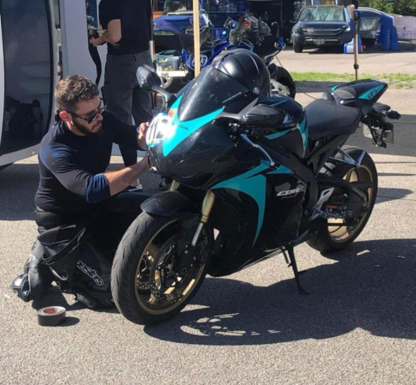 Sandro De Col working on his racing bike Tour Support, Wingman